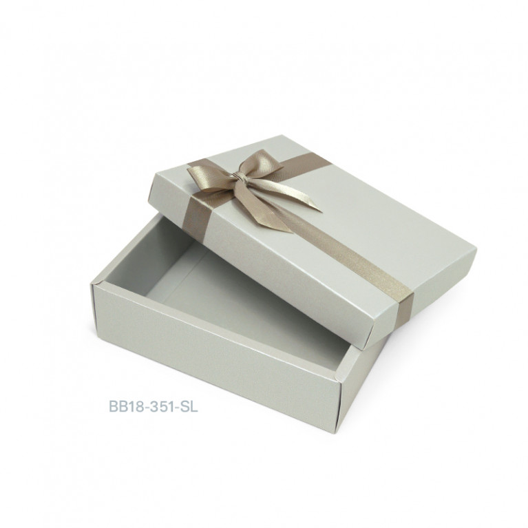 BB18-351-SL กล่องของขวัญเมทัลลิค สีเงิน 10 x 13.1 x 3.9 ซม. (1 ใบ) 